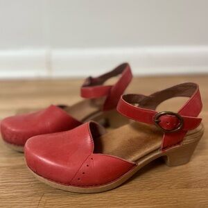 Dansko 37 Red Leather clogs